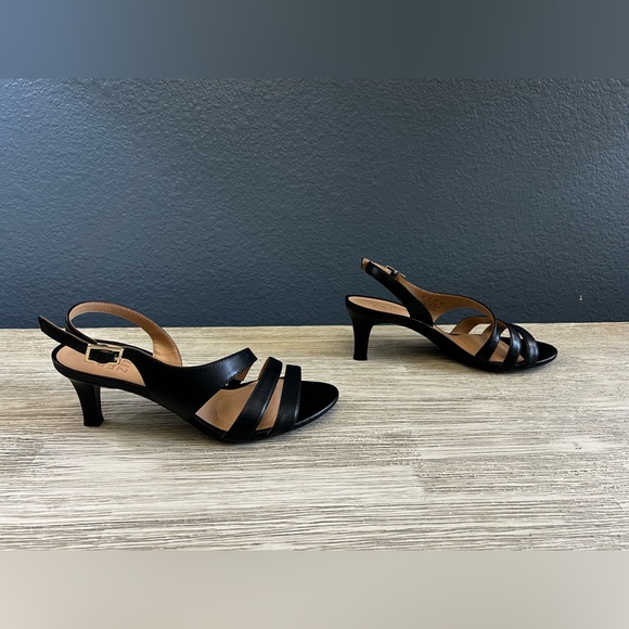 NWOT!!! Naturalizer Black Strappy Sandals - Picture 2 of 5